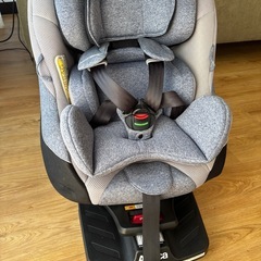 アップリカ　回転式チャイルドシート　クルリラAC の画像