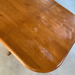 ダイニングテーブルの画像