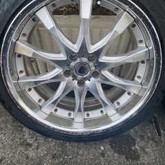 20インチ シルバー多スポークアルミホイールの画像