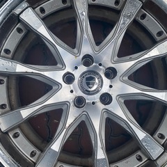 20インチ シルバー多スポークアルミホイールの画像