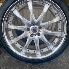 20インチ シルバー多スポークアルミホイールの画像