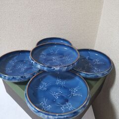 未使用　有田焼　清秀窯　深い藍色釉薬　墨はじき　深中皿5客　内側も外側も深い藍色の画像