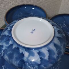 未使用　有田焼　清秀窯　深い藍色釉薬　墨はじき　深中皿5客　内側も外側も深い藍色の画像