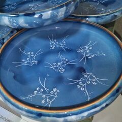 未使用　有田焼　清秀窯　深い藍色釉薬　墨はじき　深中皿5客　内側も外側も深い藍色の画像
