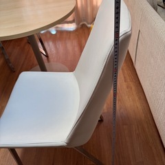 【受渡者様決定】
テーブルと椅子のセットの画像