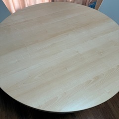 【受渡者様決定】
テーブルと椅子のセットの画像