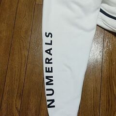 NUMERALS[Mサイズ]パーカーの画像