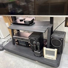86型　大型テレビ　モニター　4Ｋ　台付　カラオケセット付きの画像