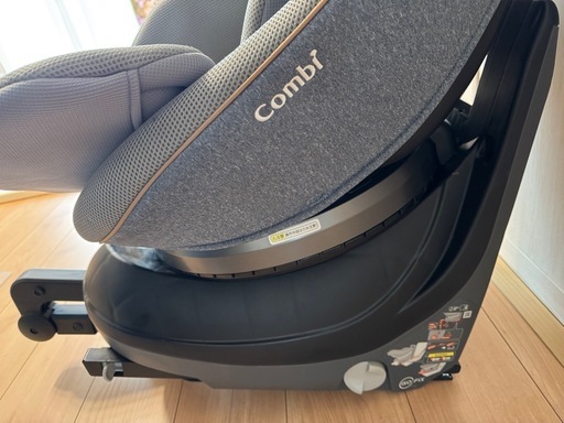 combi チャイルドシート　クルムーヴ