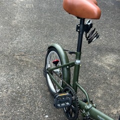 折りたたみ自転車　ワイヤーロックと空気入れ付きの画像