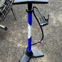 折りたたみ自転車　ワイヤーロックと空気入れ付きの画像