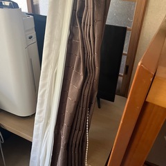 カーテンの画像