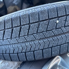 アルミホイル付きスタッドレスタイヤの画像