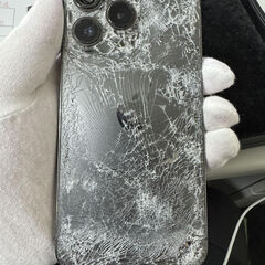 【重機に轢かれたiPhone13 Proも買取！】所沢で故…