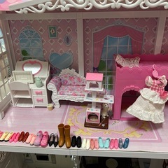 リカちゃんハウスとミスドごっこ、車のセット
の画像