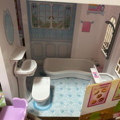 リカちゃんハウスとミスドごっこ、車のセット
の画像