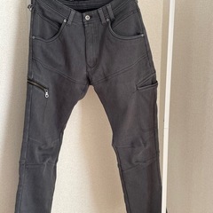 カーゴパンツの画像