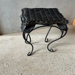 アンティーク飾り台の画像