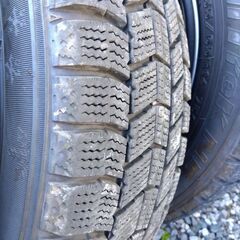14インチホイールとスタッドレスの画像
