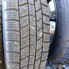 14インチホイールとスタッドレスの画像