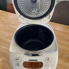 炊飯器一升炊き　数回使用のみの画像