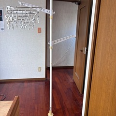 洗濯物用 突っ張り棒  1部破損 の画像