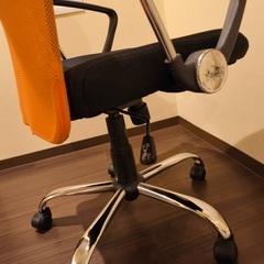 オフィスチェア　オレンジXブラック　2脚セットの画像
