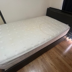 セミダブルベットフレームのみの画像