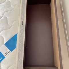 フレーム付きセミダブルの画像