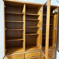 コスガ家具の食器棚の画像