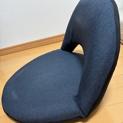 背もたれ角度調整可能な座椅子の画像