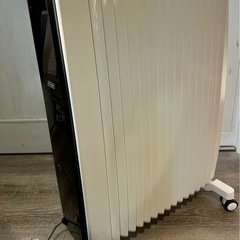 安い！2025年11月末に試運転のみ 未使用に近い！！Evorad series B05 オイルフリーヒーター 8～10畳 タッチパネル ON/OFFタイマー 速暖 静音 オイルレスヒーター  の画像