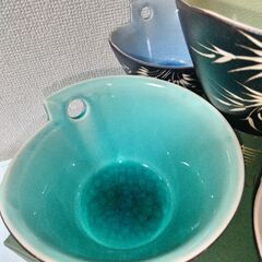 安南焼　ベトナム　バッチャン焼中鉢5客　掘り竹柄４色貫入　４色のガラス釉薬　美品の画像