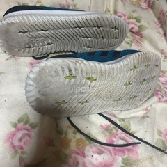 adidasスニーカーの画像