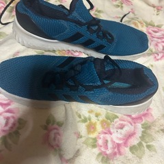 adidasスニーカーの画像