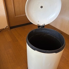 使用感ありありのペール缶の画像