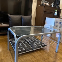 座椅子&ガラステーブルの画像