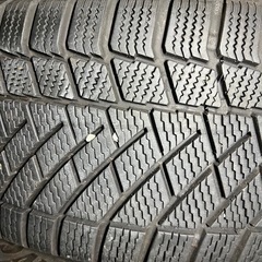 215\55r17 98Tスタッドレスタイヤ24週22年製とアルミホイール4本セットの画像