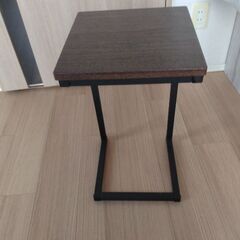 ダークブラウン　サイドテーブルの画像