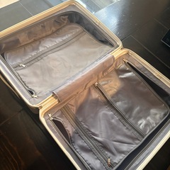 白スーツケース／ドリンクホルダー付きの画像