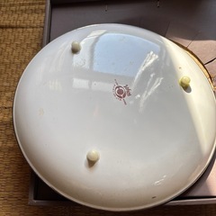 金属製の大皿の画像