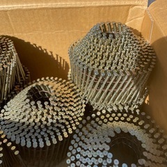 f●■マックス(MAX) ワイヤ連結釘【残７巻入】NRL50V1 フロア [コイルネイル] 50ミリメッキリバースロック釘・中古残７巻の画像