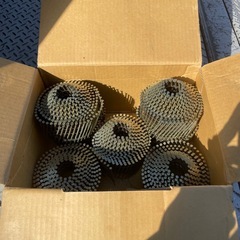 f●■マックス(MAX) ワイヤ連結釘【残７巻入】NRL50V1 フロア [コイルネイル] 50ミリメッキリバースロック釘・中古残７巻の画像