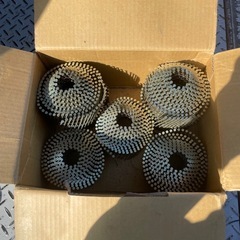 f●■マックス(MAX) ワイヤ連結釘【残７巻入】NRL50V1 フロア [コイルネイル] 50ミリメッキリバースロック釘・中古残７巻の画像