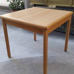 木製のダイニングテーブル　差し上げますの画像