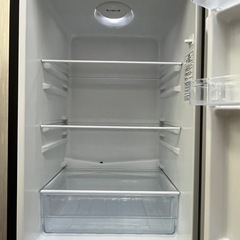 #56 大きめ2ドア!! Hisense 2023年 175L HR-D1701B 右開き 直冷式冷蔵庫の画像