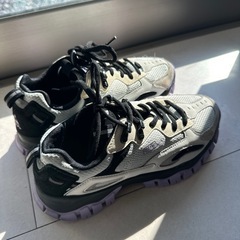 ＦＩＬＡ　スニーカー　22.5センチ
の画像