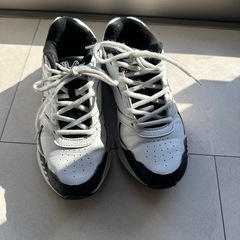 ＦＩＬＡ　スニーカー　23センチの画像