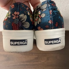 SUPERGA 花柄サテン ローカットスニーカーの画像