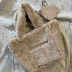 sweet × JILL STUARTふわふわファーバッグ＆ハートポーチチャームの画像